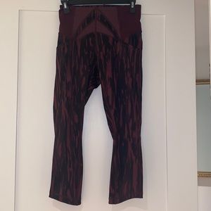Lululemon maroon/black cropped leggings